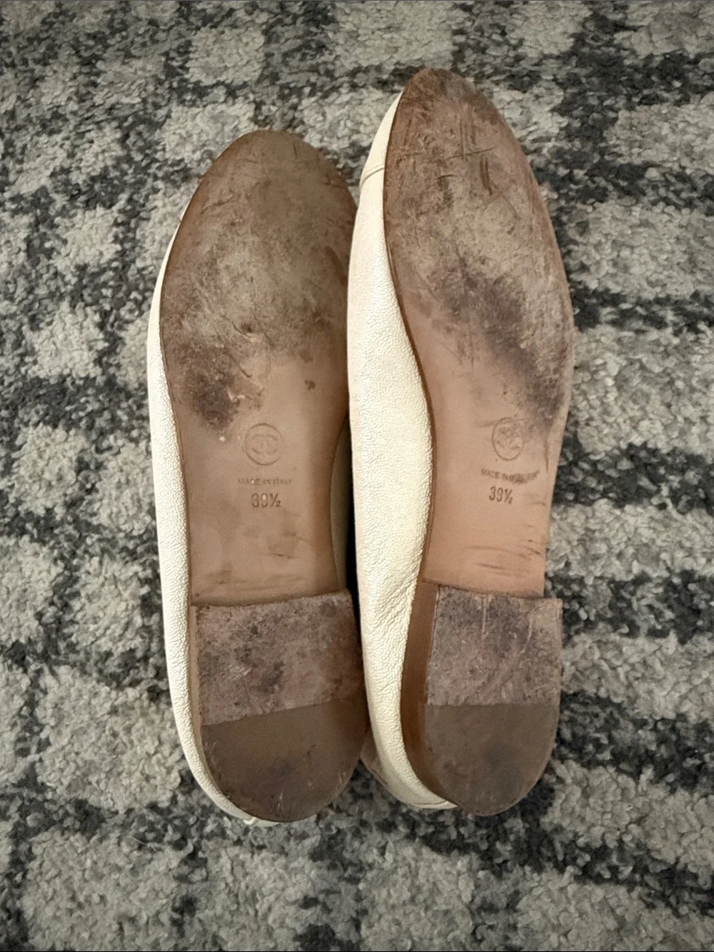 CHANEL Cream Leather Ballet Flats with CC Logo and Bow